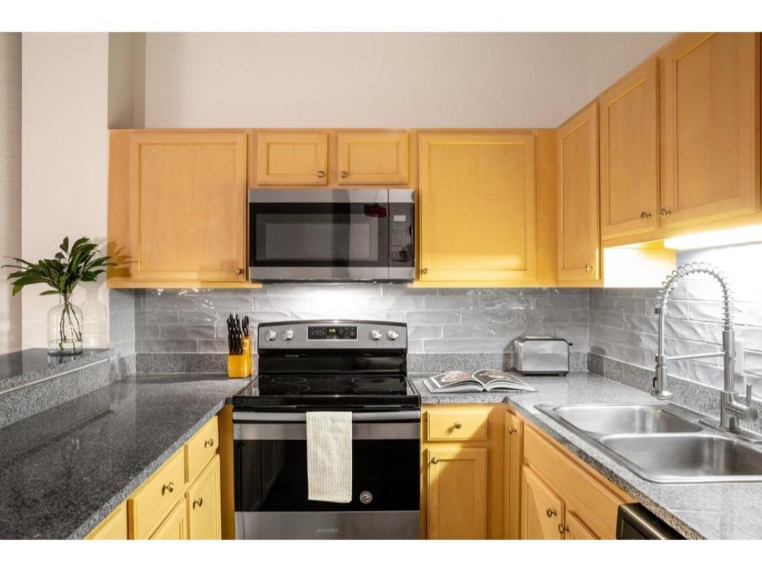 2Br 2Ba In The Block By Cozysuites! Indianapolis Luaran gambar